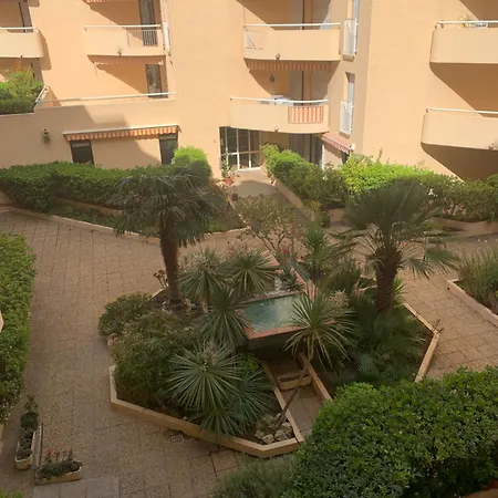 Climatise Terrasse St Raphael Face Au Port Santa Lucia Saint-Raphaël