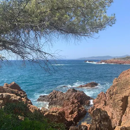 Apartment Climatise Terrasse St Raphael Face Au Port Santa Lucia